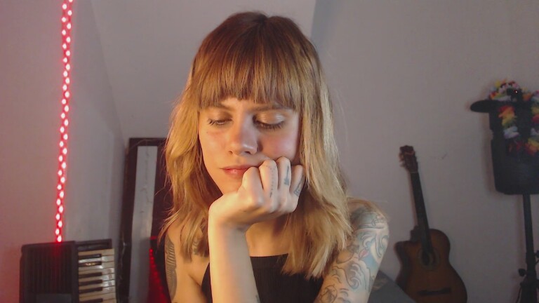 VictoriaDinucci's Streamate show and profile