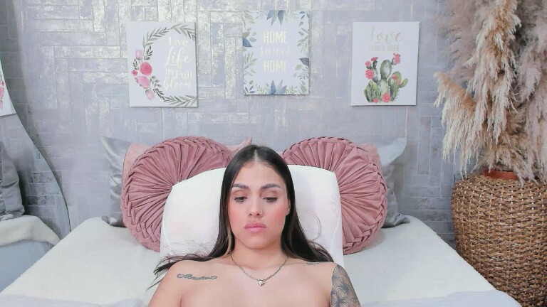 SaraBacker's Streamate show and profile