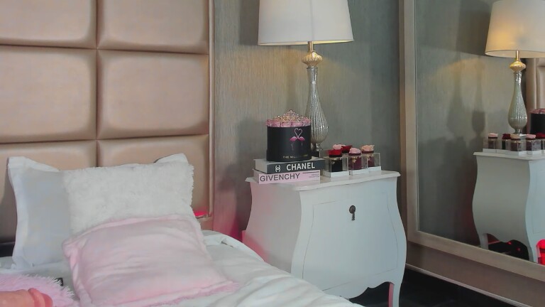 LiaBoston's Streamate show and profile