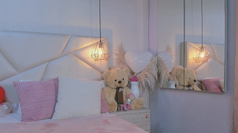 EmyCarter's Streamate show and profile