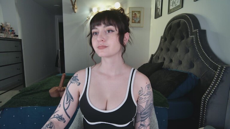 QueenAvaline's Streamate show and profile