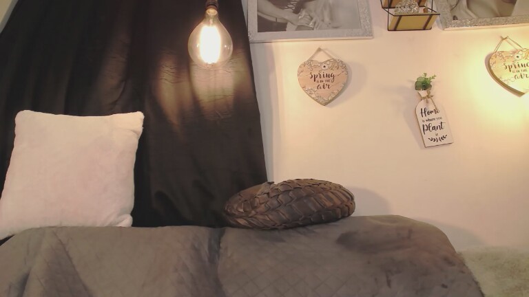 SelenaRossi's Streamate show and profile