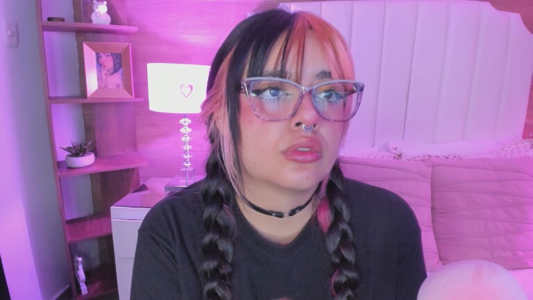 MaddieWaves's Streamate show and profile