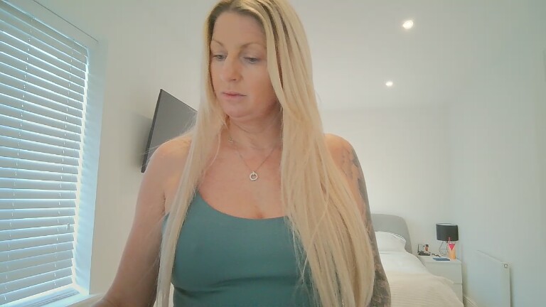 TallulahRoseX's Streamate show and profile