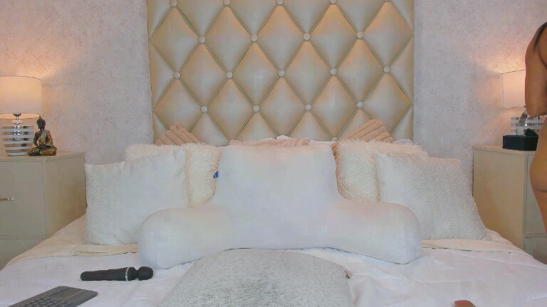 MiaaCaastro's Streamate show and profile