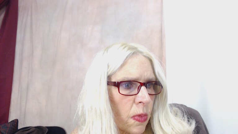 MidwestMILF's Streamate show and profile