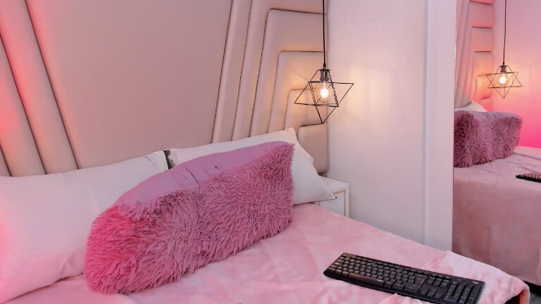 MonserrattMiller's Streamate show and profile