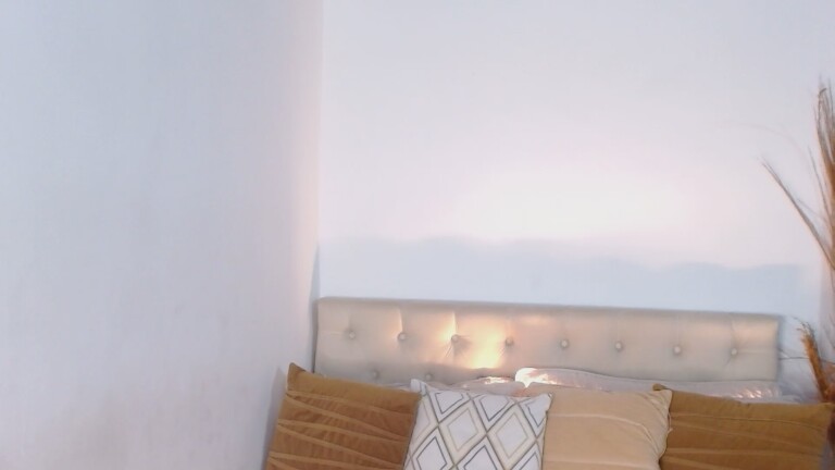 AdharaHiiller's Streamate show and profile