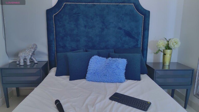 MiaCastel's Streamate show and profile