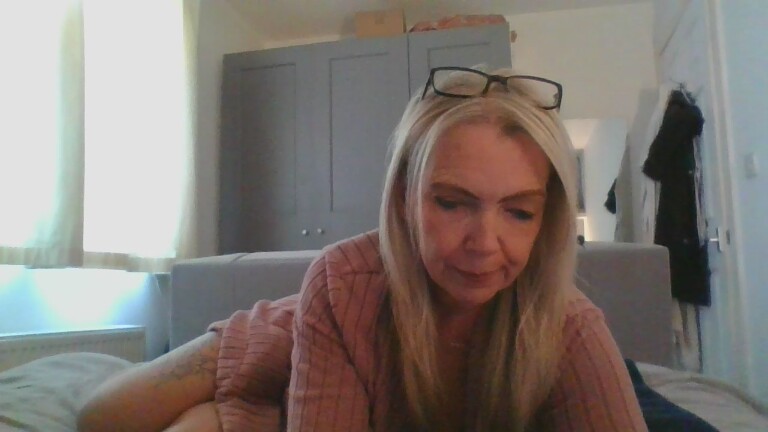 Elly49's Streamate show and profile