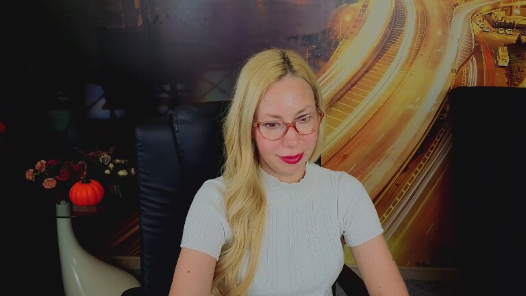 SofiaChastain's Streamate show and profile