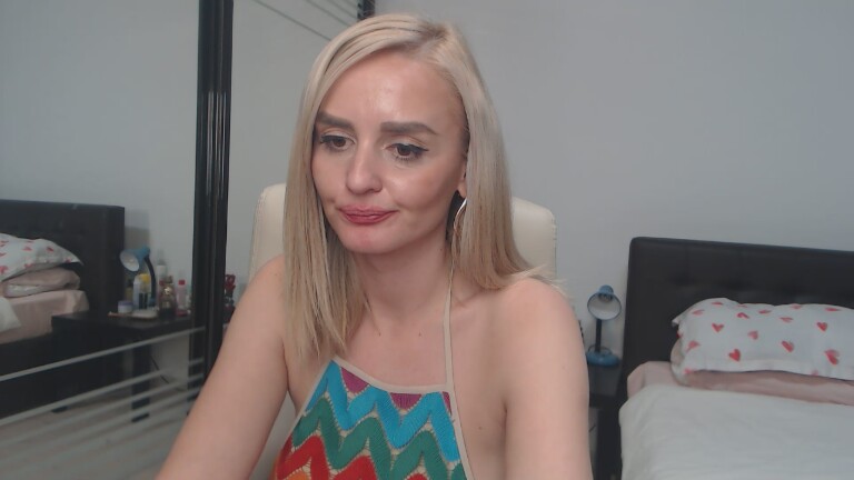 xMEDEEA's Streamate show and profile