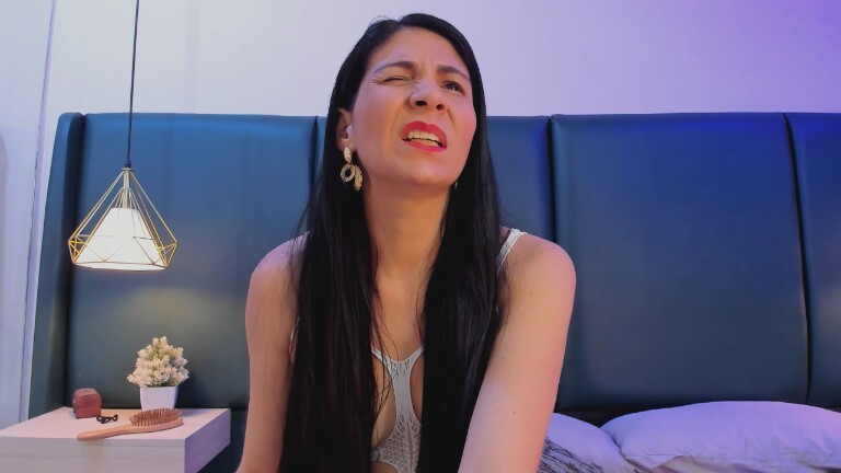 EliseBell's Streamate show and profile