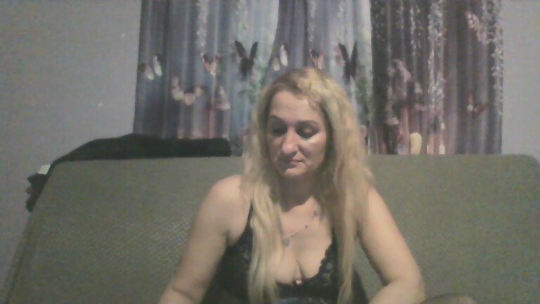 RANNIYA's Streamate show and profile