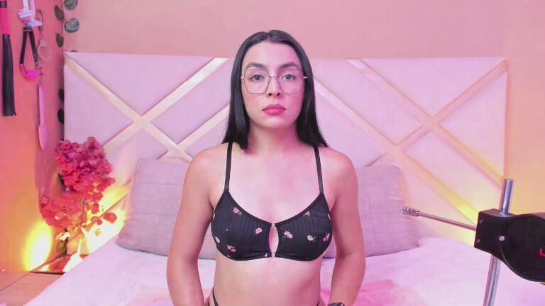 SaraSstonee's Streamate show and profile