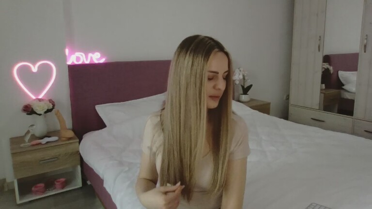 EMYILIA's Streamate show and profile