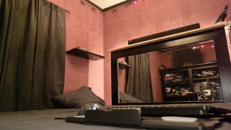 gothgirl_astrid's Streamate show and profile