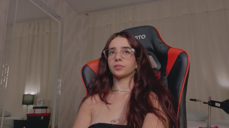 SaraMars's Streamate show and profile