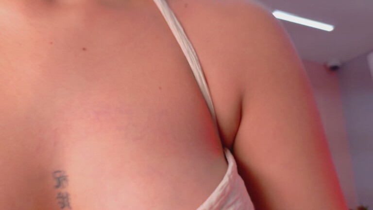 littleezoee's Streamate show and profile