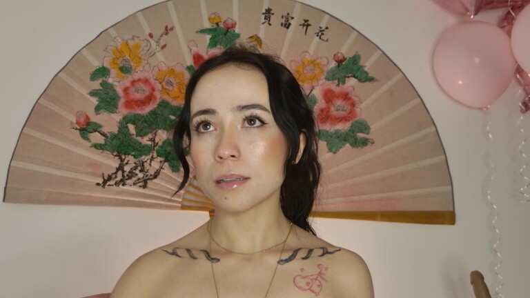 SweetSara33's Streamate show and profile