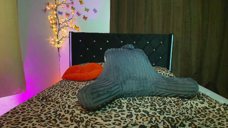 ItsHollyLove2020's Streamate show and profile