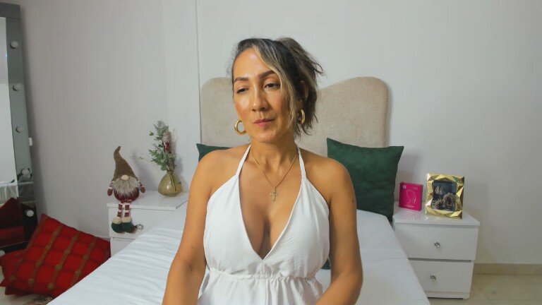 MaliaDavis's Streamate show and profile