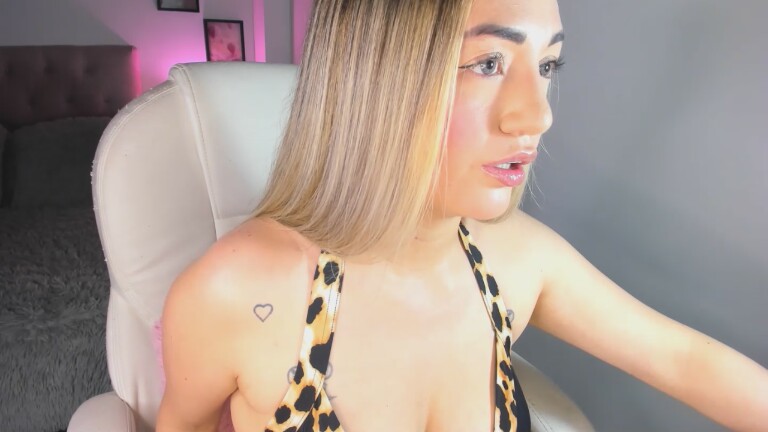 Sara019's Streamate show and profile