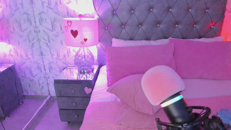 MaddieWaves's Streamate show and profile